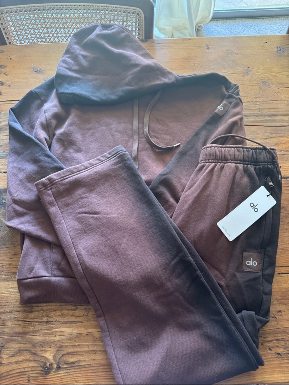 Alo Ombre Accolade Set - Brown/Black- Brand New. Straight leg bottoms. Only one.